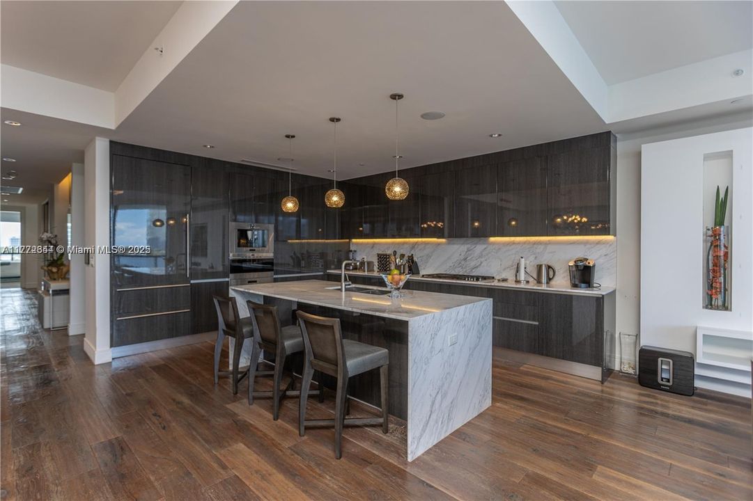 Recently Rented: $17,500 (4 beds, 6 baths, 3801 Square Feet)