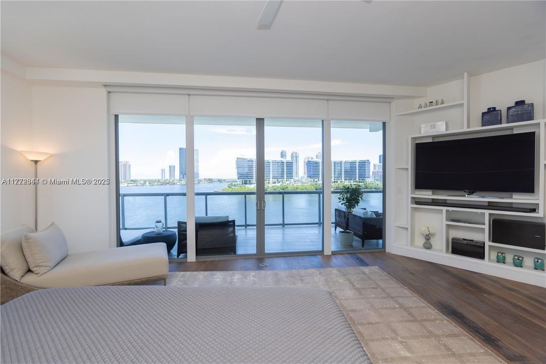 Recently Rented: $17,500 (4 beds, 6 baths, 3801 Square Feet)