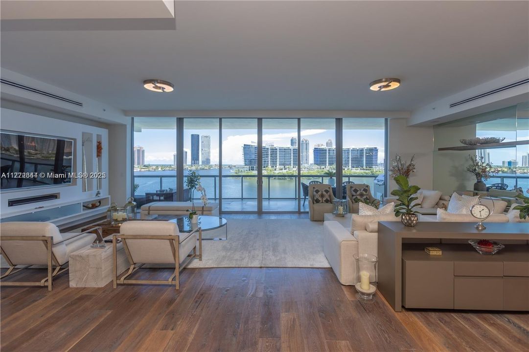 Recently Rented: $17,500 (4 beds, 6 baths, 3801 Square Feet)