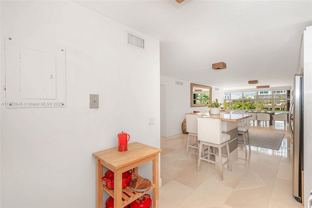For Sale: $1,100,000 (2 beds, 2 baths, 1805 Square Feet)