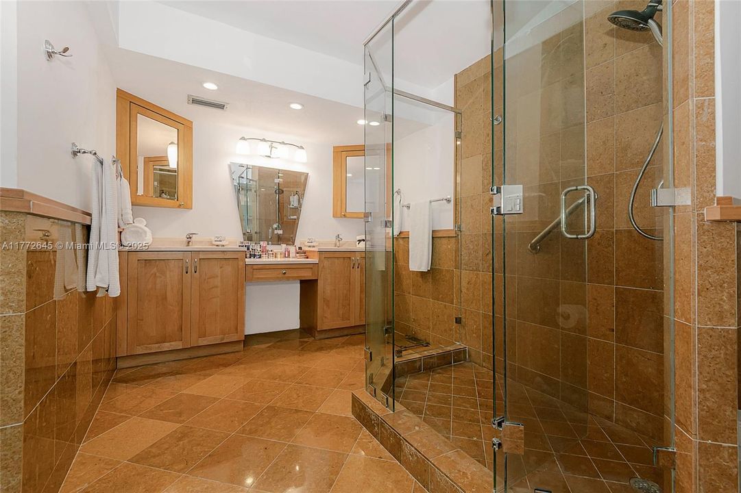 For Sale: $1,100,000 (2 beds, 2 baths, 1805 Square Feet)