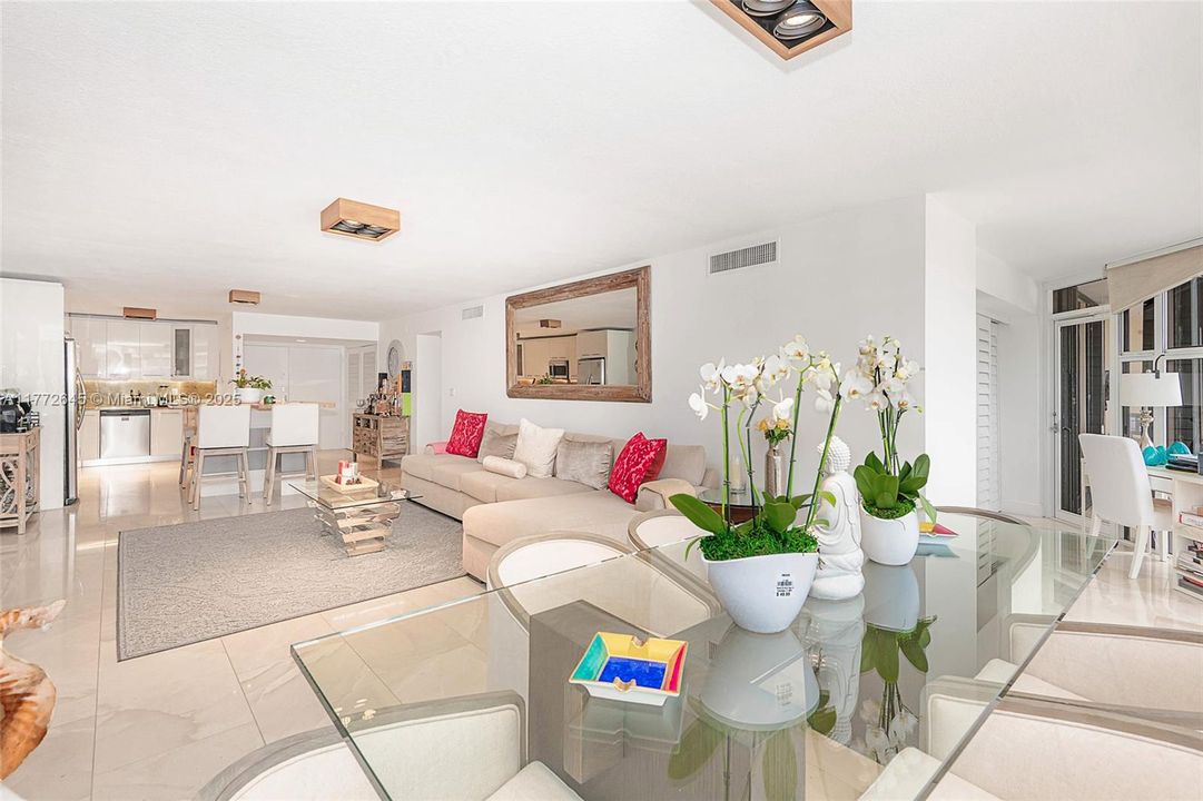 For Sale: $1,100,000 (2 beds, 2 baths, 1805 Square Feet)