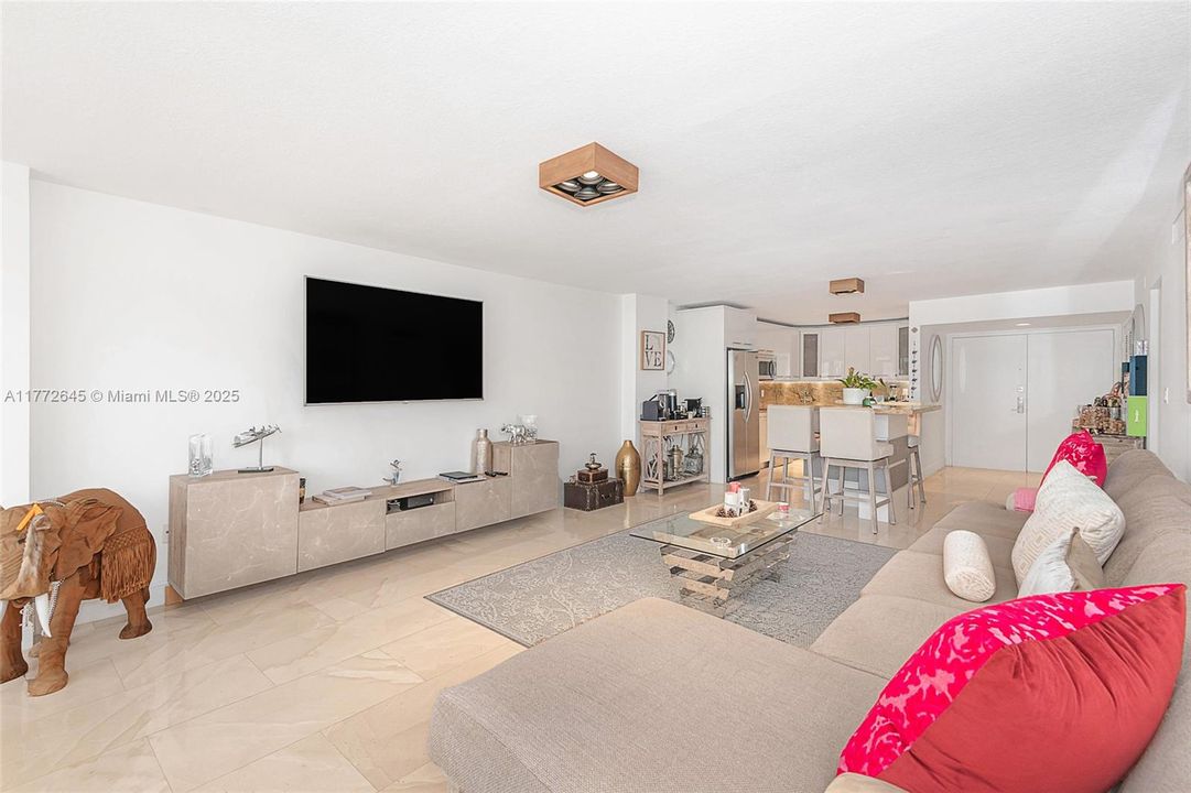 For Sale: $1,100,000 (2 beds, 2 baths, 1805 Square Feet)