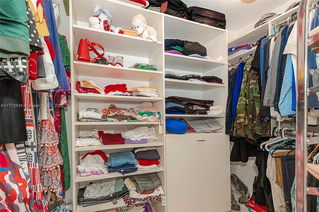 For Sale: $1,100,000 (2 beds, 2 baths, 1805 Square Feet)