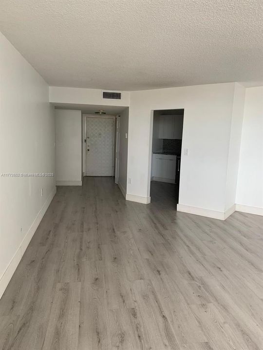 Recently Rented: $1,950 (1 beds, 1 baths, 873 Square Feet)