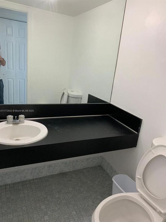 Recently Rented: $1,950 (1 beds, 1 baths, 873 Square Feet)