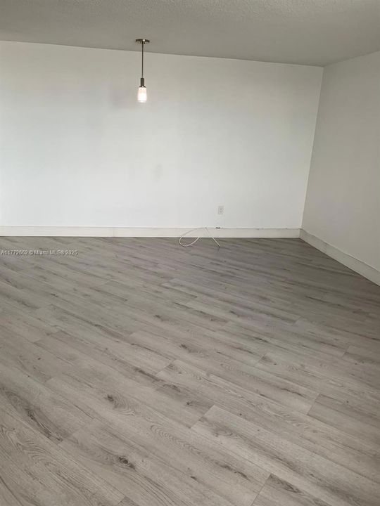 Recently Rented: $1,950 (1 beds, 1 baths, 873 Square Feet)