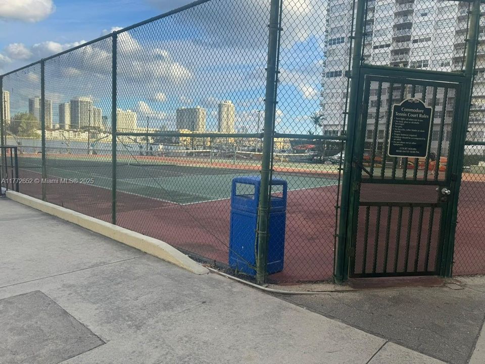 Recently Rented: $1,950 (1 beds, 1 baths, 873 Square Feet)