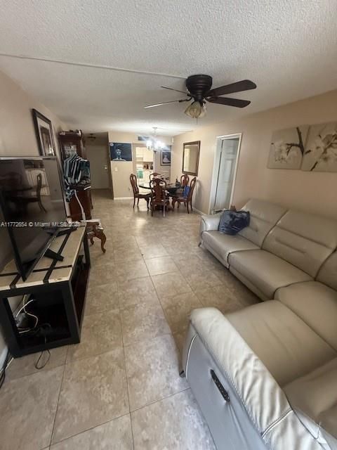 Vendido Recientemente: $289,900 (3 camas, 2 baños, 1140 Pies cuadrados)