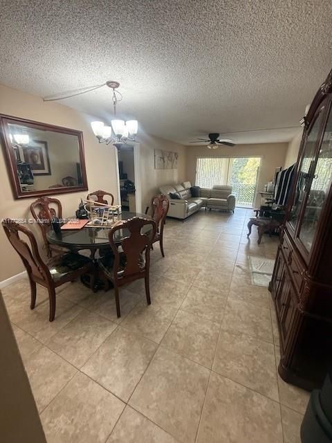 Vendido Recientemente: $289,900 (3 camas, 2 baños, 1140 Pies cuadrados)