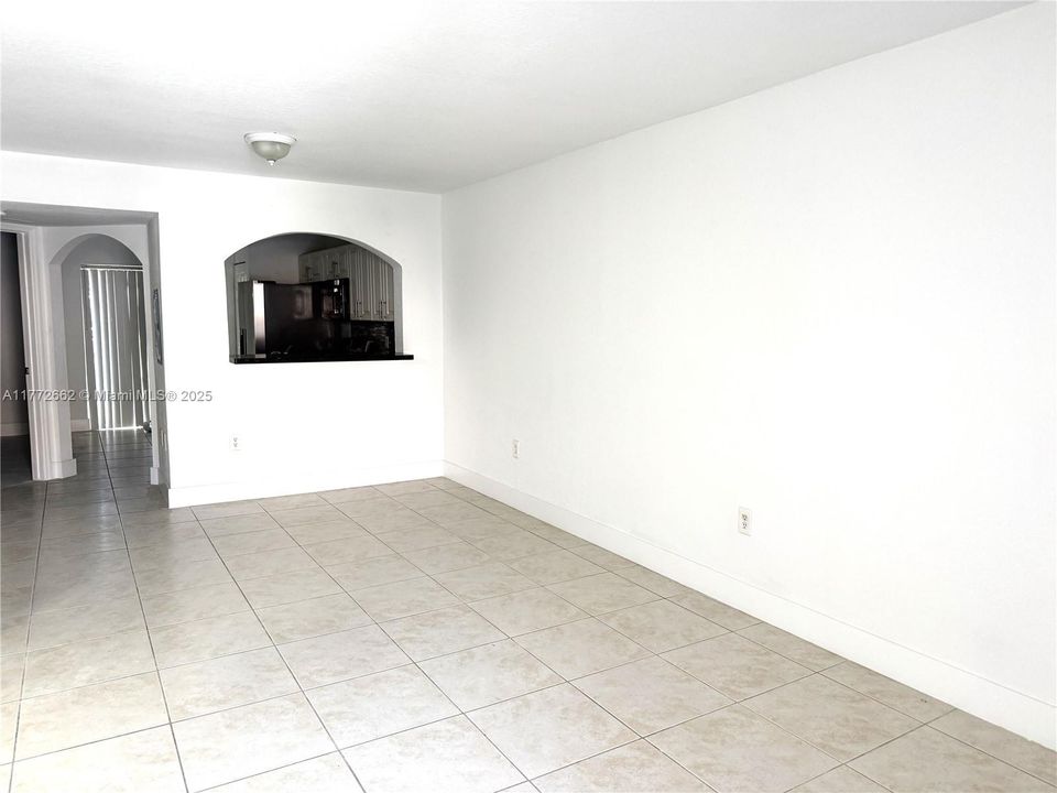 Recently Rented: $1,950 (2 beds, 2 baths, 822 Square Feet)