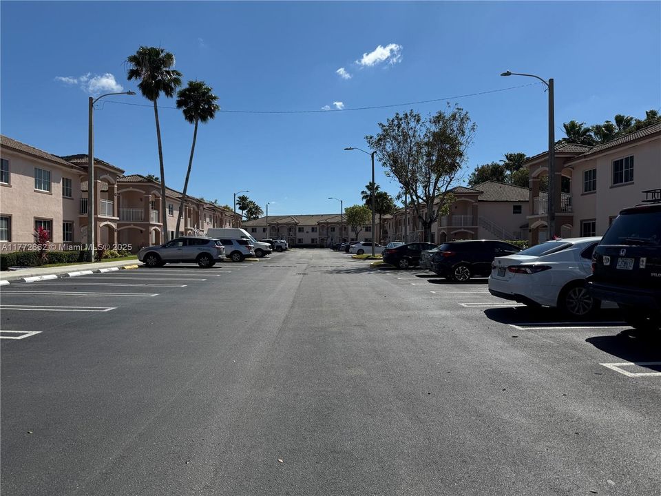 Recently Rented: $1,950 (2 beds, 2 baths, 822 Square Feet)