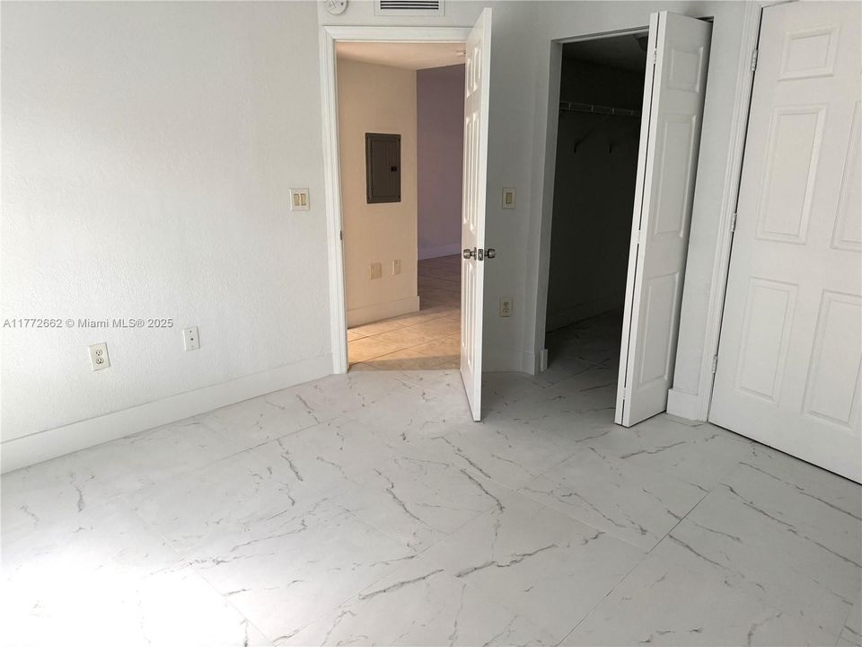 Recently Rented: $1,950 (2 beds, 2 baths, 822 Square Feet)