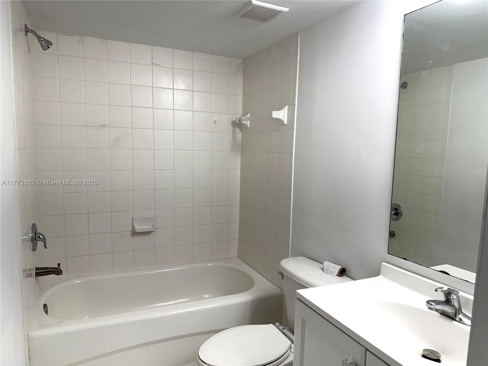 Recently Rented: $1,950 (2 beds, 2 baths, 822 Square Feet)