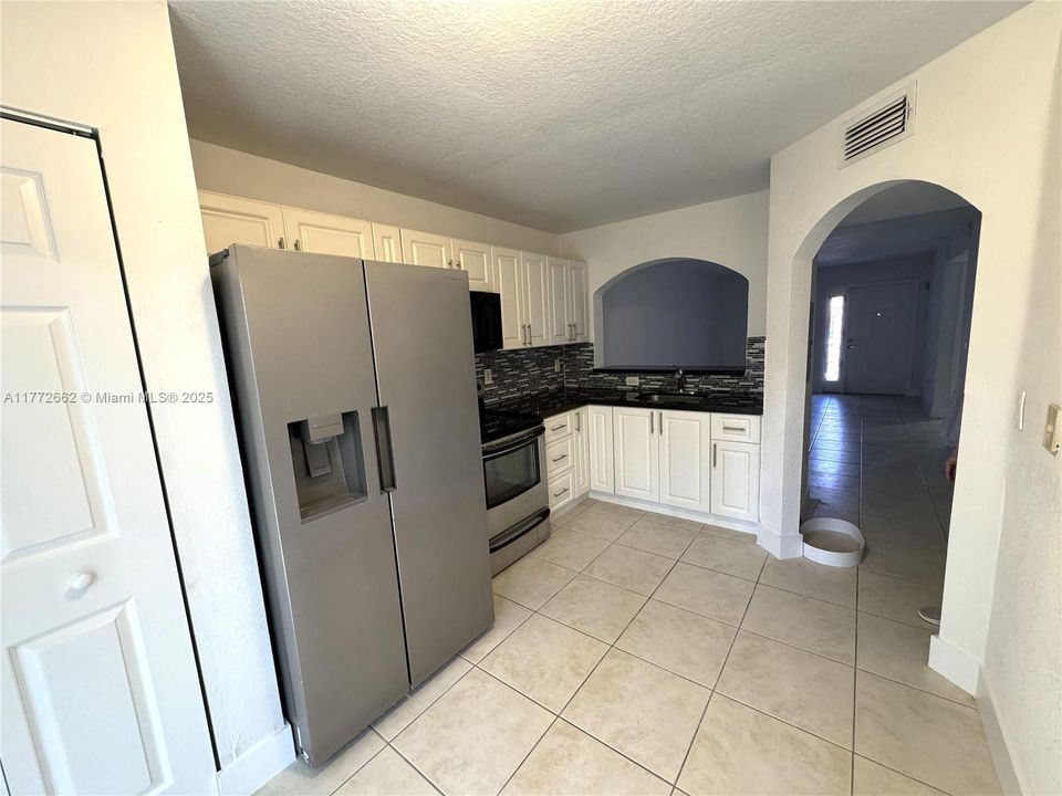 Recently Rented: $1,950 (2 beds, 2 baths, 822 Square Feet)
