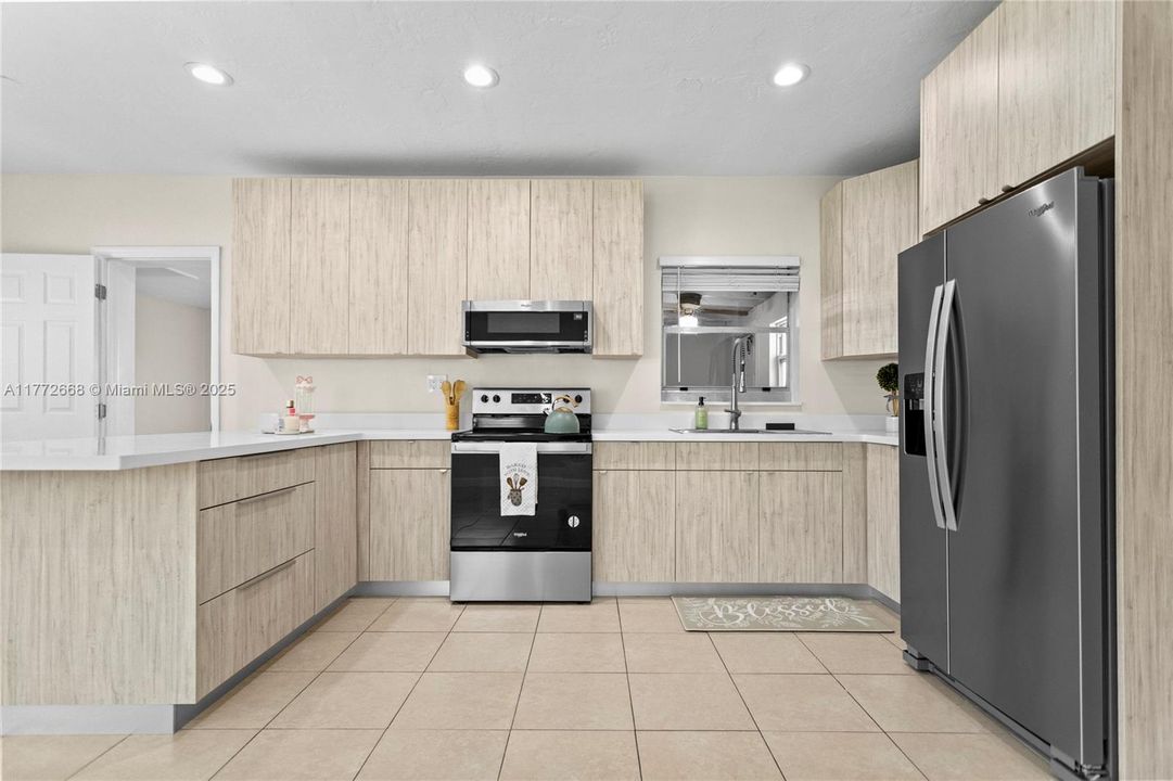 BRAND NEW OPEN EUROPEAN KITCHEN