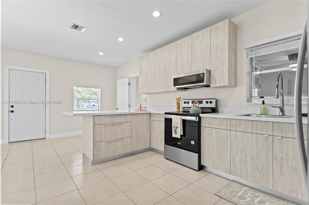 BRAND NEW OPEN EUROPEAN KITCHEN