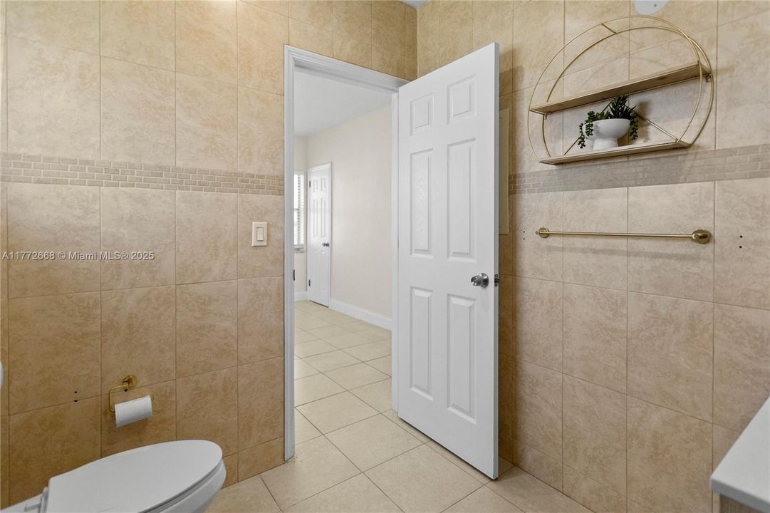 LARGE REMODELLED MASTER BATHROOM