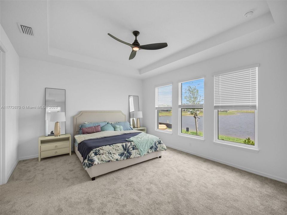 En Venta: $648,900 (5 camas, 3 baños, 2394 Pies cuadrados)