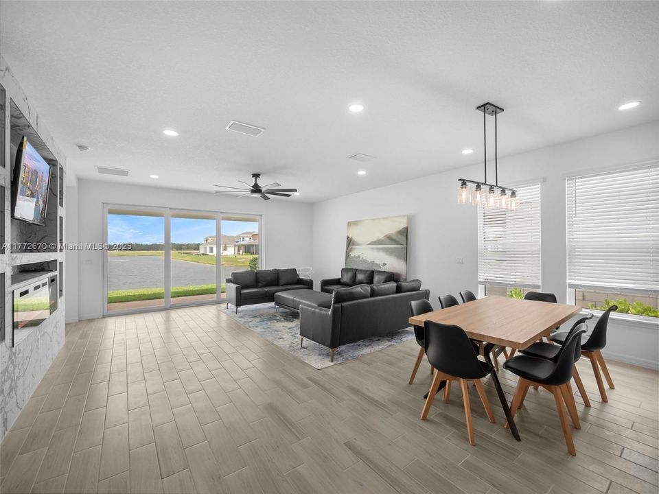 En Venta: $648,900 (5 camas, 3 baños, 2394 Pies cuadrados)