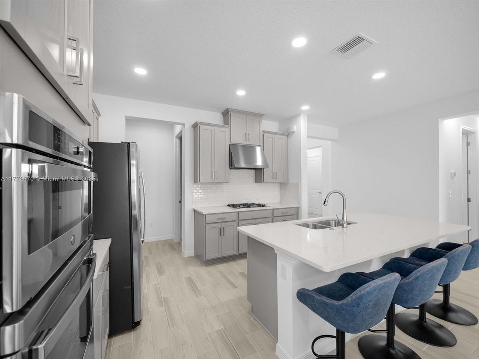 En Venta: $648,900 (5 camas, 3 baños, 2394 Pies cuadrados)