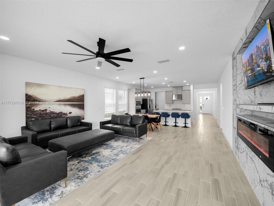 En Venta: $648,900 (5 camas, 3 baños, 2394 Pies cuadrados)