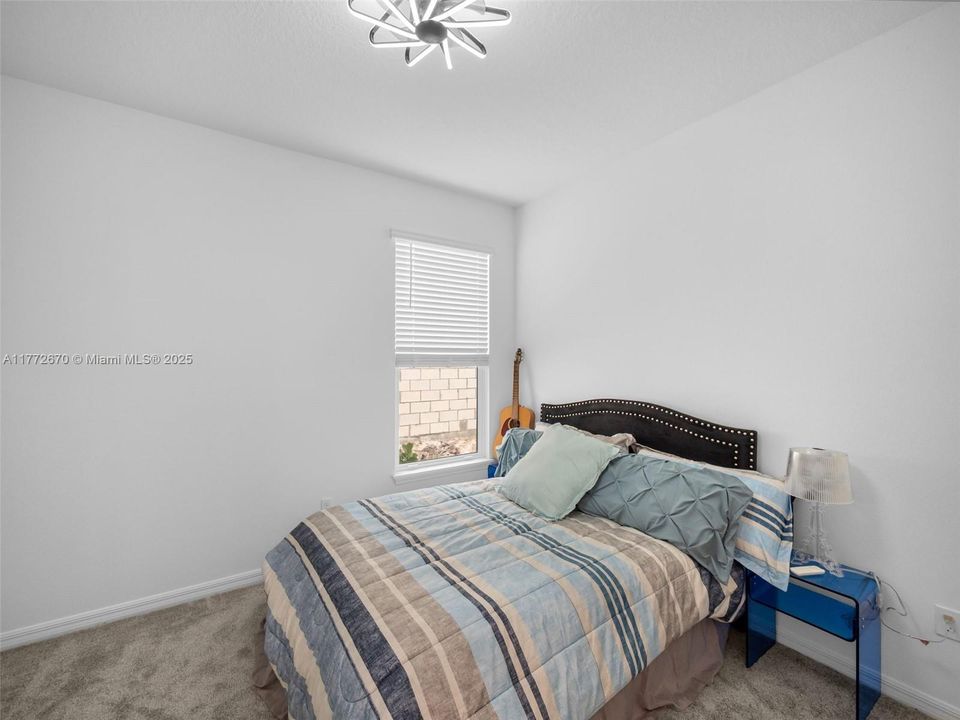 En Venta: $648,900 (5 camas, 3 baños, 2394 Pies cuadrados)