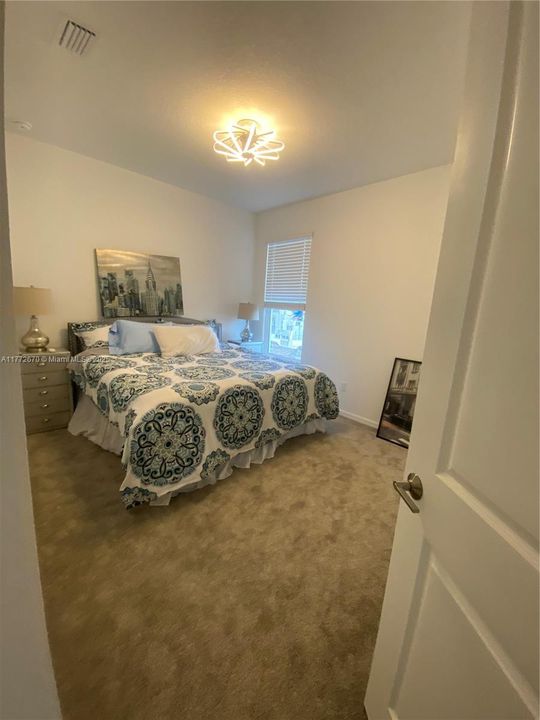 En Venta: $648,900 (5 camas, 3 baños, 2394 Pies cuadrados)