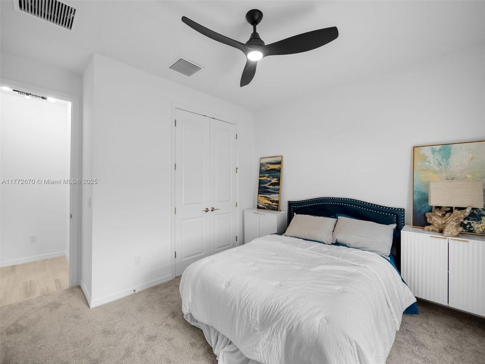 En Venta: $648,900 (5 camas, 3 baños, 2394 Pies cuadrados)