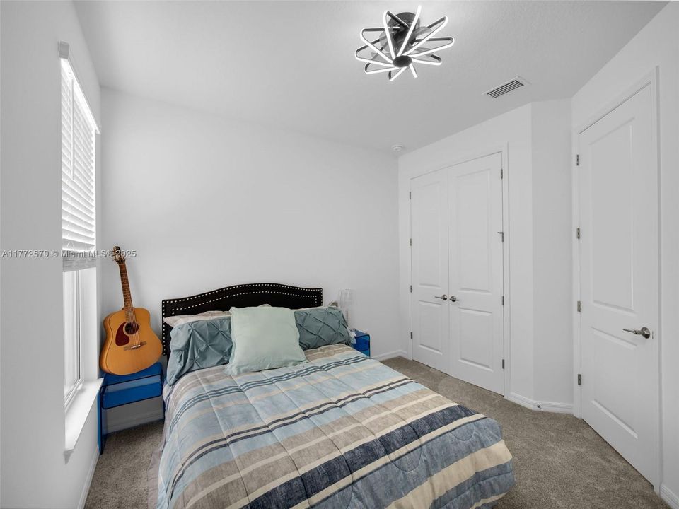 En Venta: $648,900 (5 camas, 3 baños, 2394 Pies cuadrados)