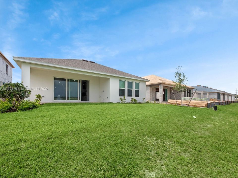 En Venta: $648,900 (5 camas, 3 baños, 2394 Pies cuadrados)