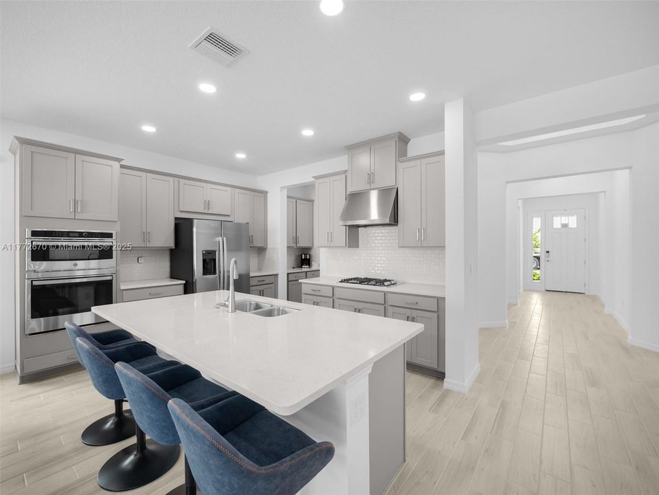 En Venta: $648,900 (5 camas, 3 baños, 2394 Pies cuadrados)