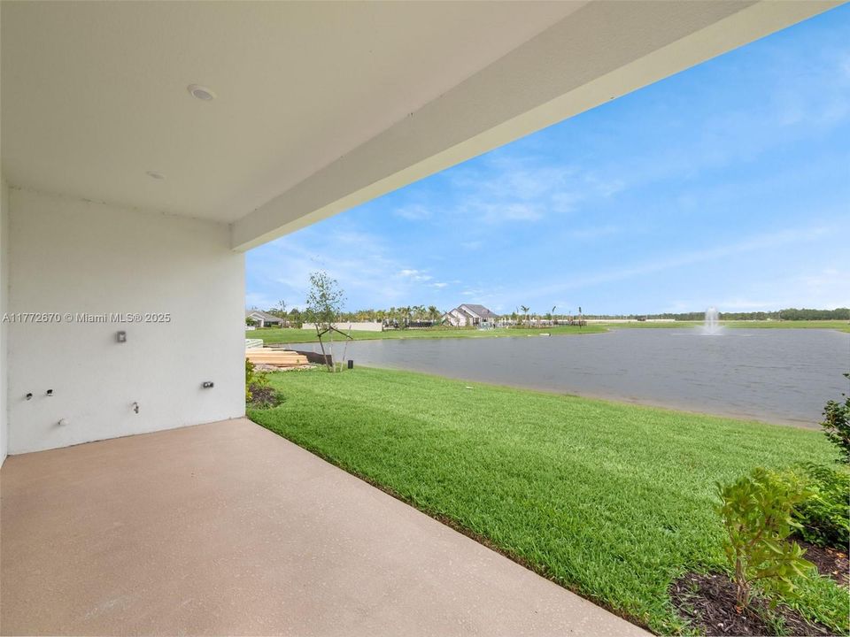 En Venta: $648,900 (5 camas, 3 baños, 2394 Pies cuadrados)