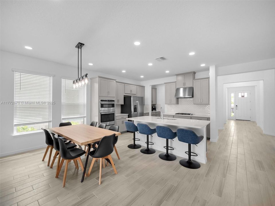 En Venta: $648,900 (5 camas, 3 baños, 2394 Pies cuadrados)