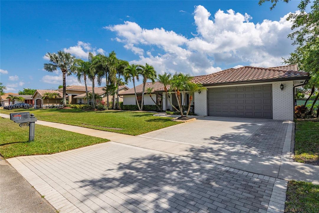 Recently Sold: $840,000 (3 beds, 2 baths, 2365 Square Feet)