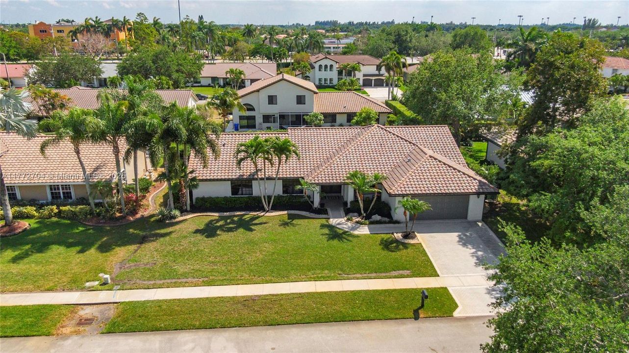 Recently Sold: $840,000 (3 beds, 2 baths, 2365 Square Feet)