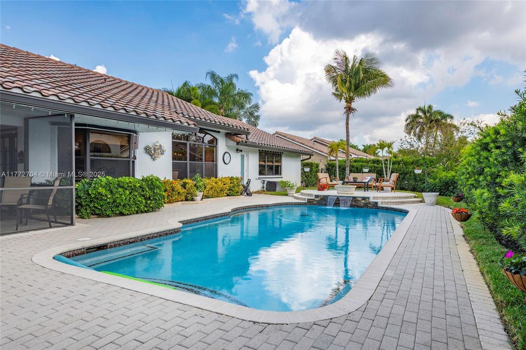 Recently Sold: $840,000 (3 beds, 2 baths, 2365 Square Feet)