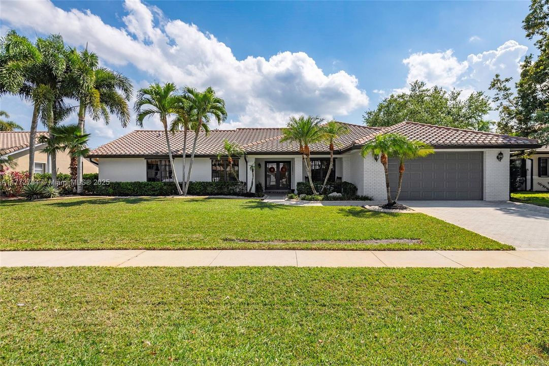 Recently Sold: $840,000 (3 beds, 2 baths, 2365 Square Feet)