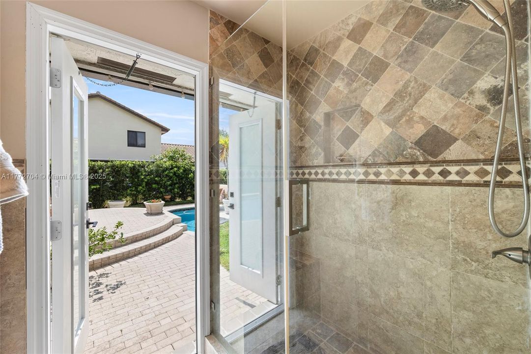 Recently Sold: $840,000 (3 beds, 2 baths, 2365 Square Feet)