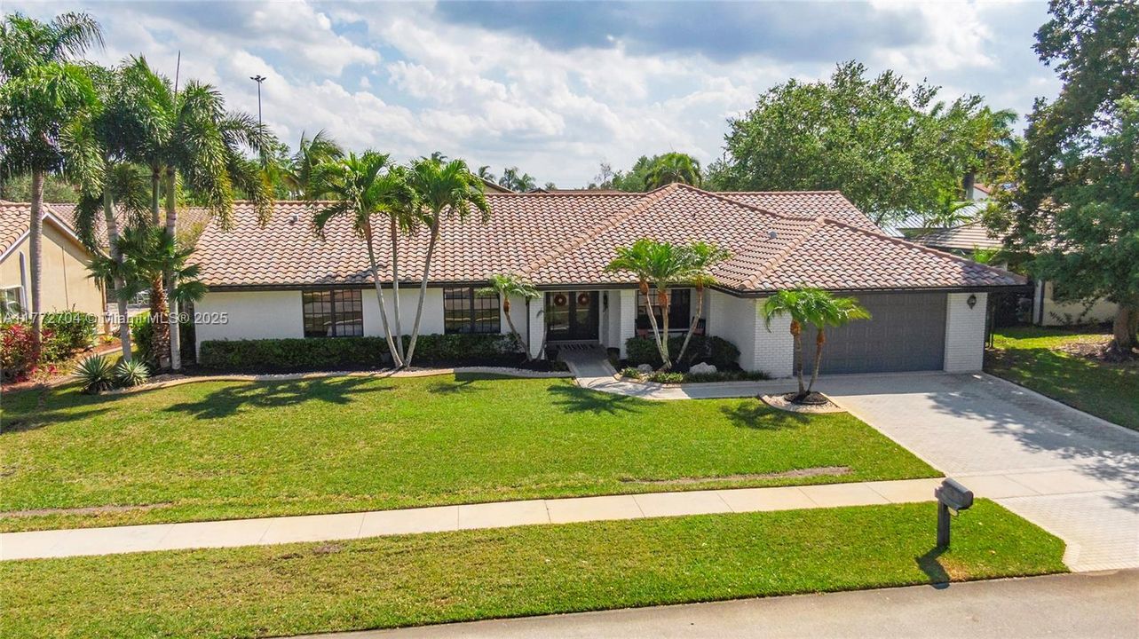 Recently Sold: $840,000 (3 beds, 2 baths, 2365 Square Feet)