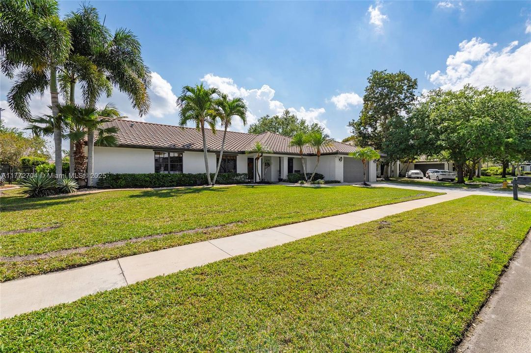 Recently Sold: $840,000 (3 beds, 2 baths, 2365 Square Feet)
