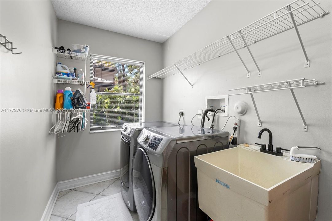 Recently Sold: $840,000 (3 beds, 2 baths, 2365 Square Feet)