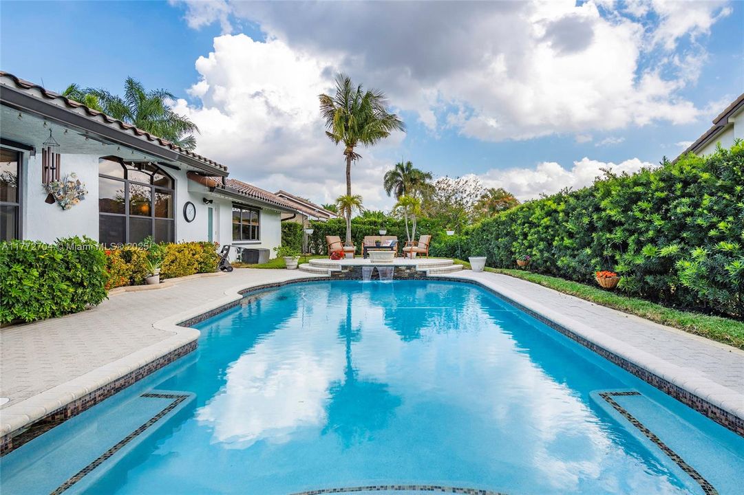 Recently Sold: $840,000 (3 beds, 2 baths, 2365 Square Feet)