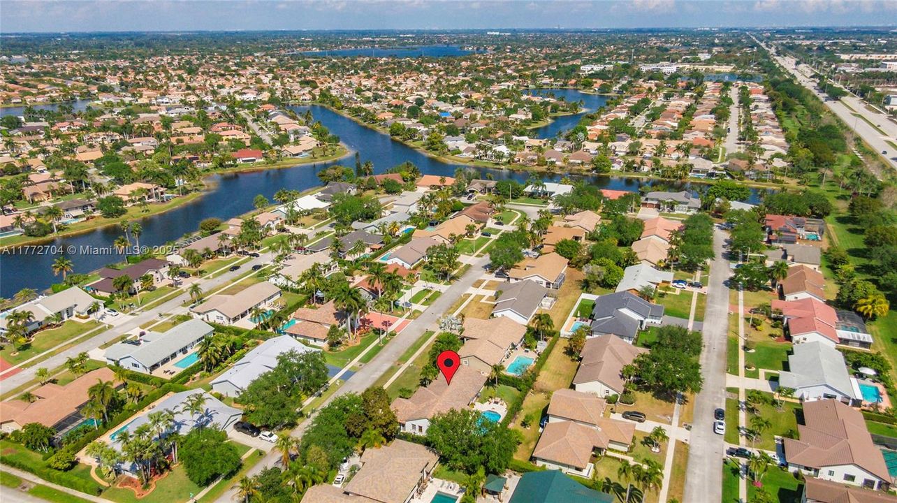 Recently Sold: $840,000 (3 beds, 2 baths, 2365 Square Feet)