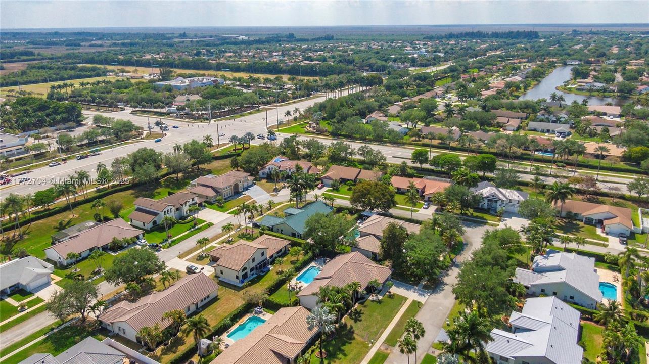 Recently Sold: $840,000 (3 beds, 2 baths, 2365 Square Feet)