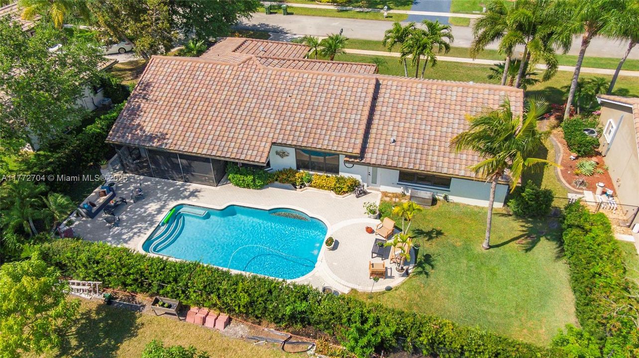 Recently Sold: $840,000 (3 beds, 2 baths, 2365 Square Feet)