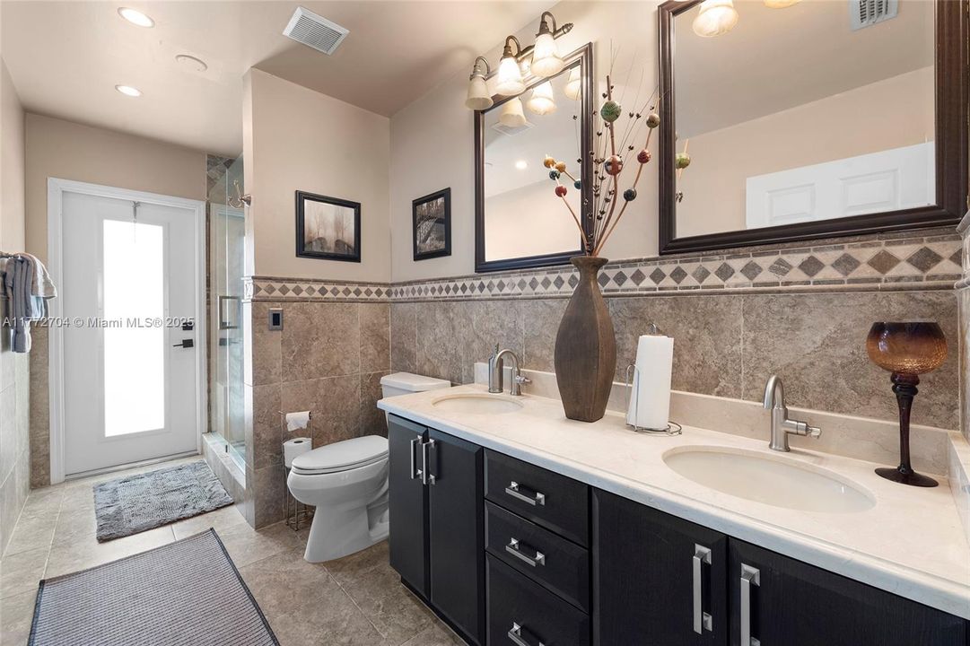 Recently Sold: $840,000 (3 beds, 2 baths, 2365 Square Feet)