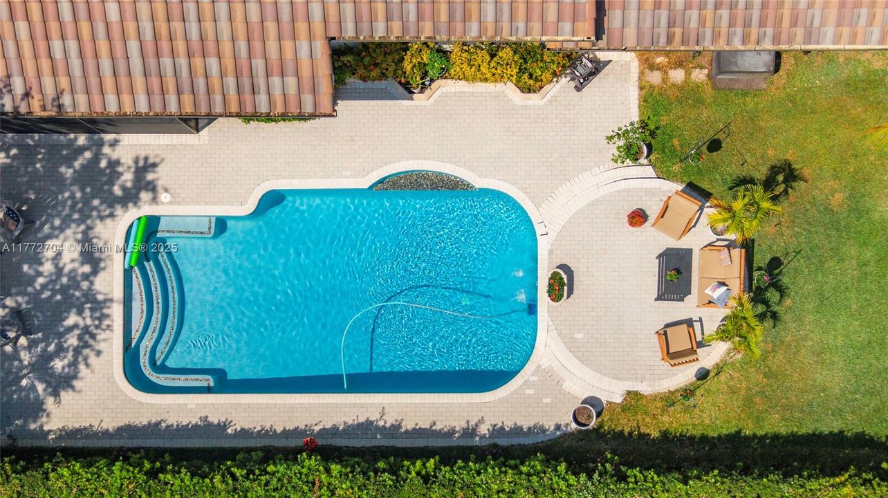 Recently Sold: $840,000 (3 beds, 2 baths, 2365 Square Feet)