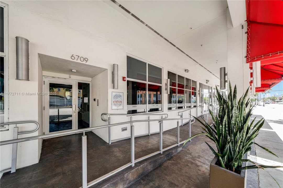 Recently Rented: $3,200 (1 beds, 1 baths, 1068 Square Feet)