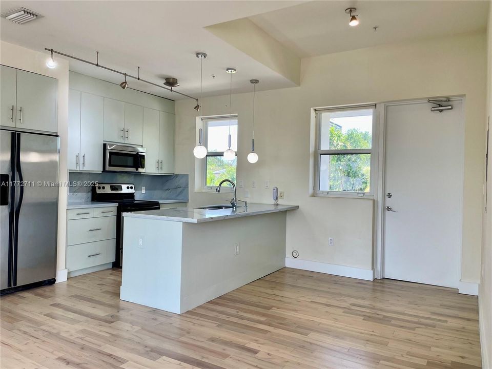Recently Rented: $3,200 (1 beds, 1 baths, 1068 Square Feet)